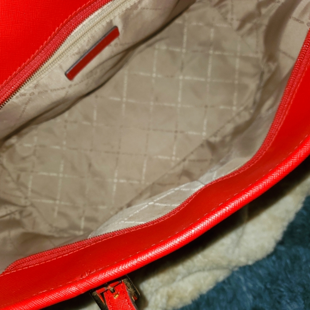 Michael Kohrs large tote - Picture 2 of 6